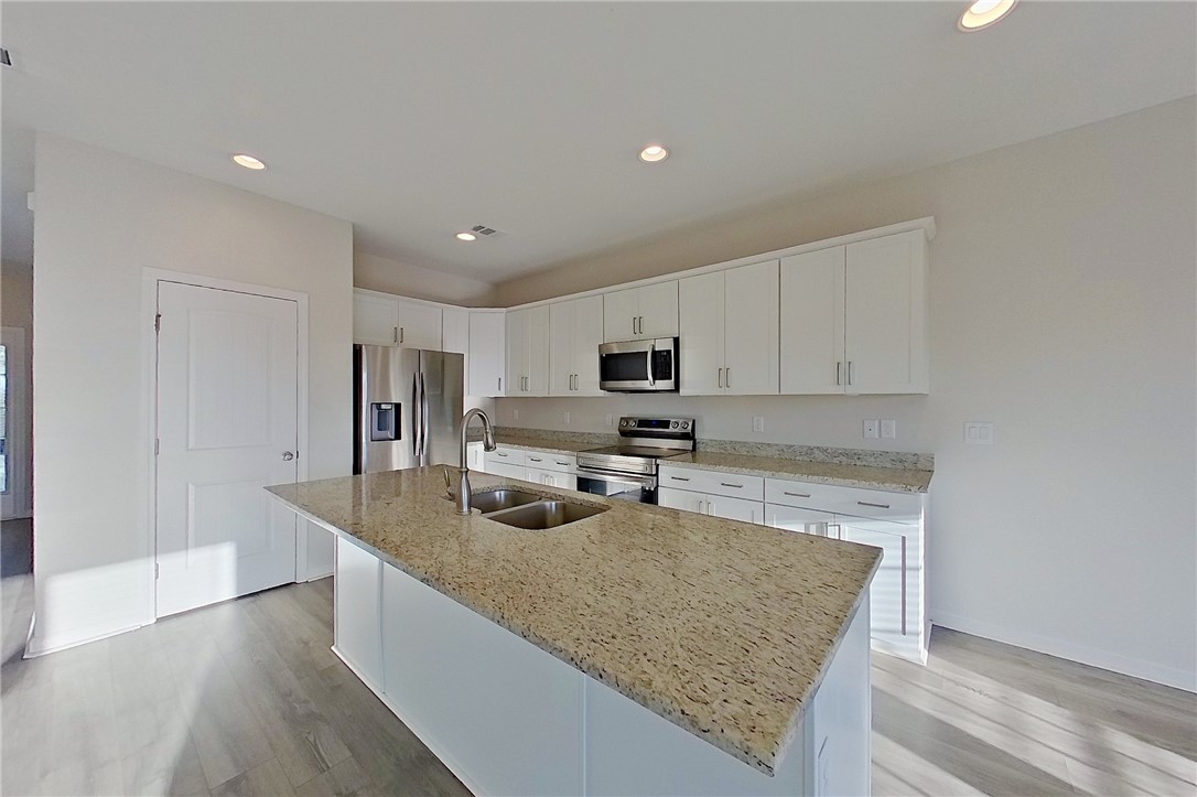 247 Chestnut Drive Brunswick, GA 31523 - Photo 11 of 49 Kitchen