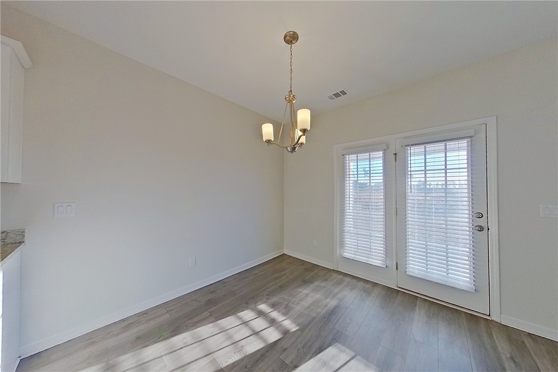 247 Chestnut Drive Brunswick, GA 31523 - Photo 16 of 49 Breakfast Area