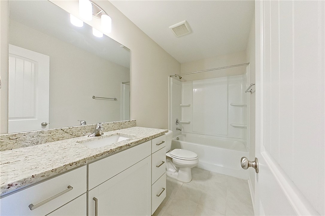 247 Chestnut Drive Brunswick, GA 31523 - Photo 41 of 49 Upstairs Full Bathroom
