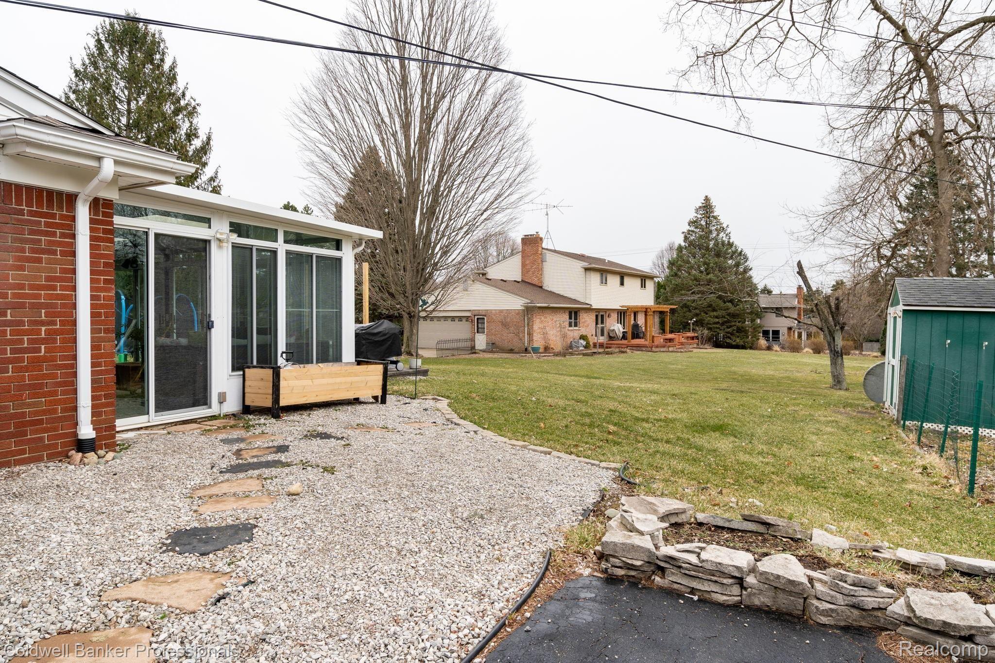 715 Castlebar Drive Rochester, MI 48309 - Photo 28 of 35 31-web-or-mls-715-Castlebar-Dr-31.jpg