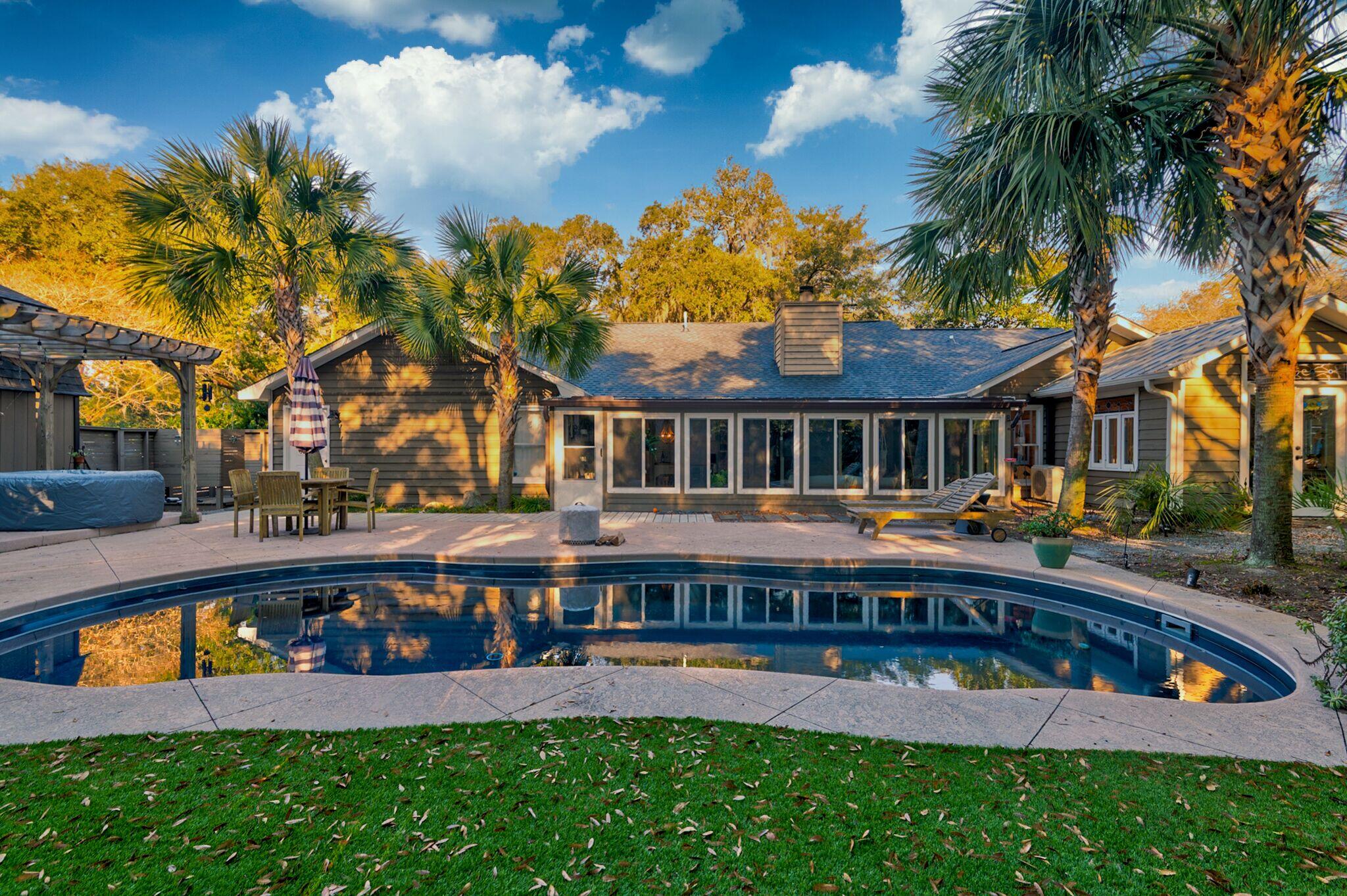 731 Fort Johnson Road Charleston, SC 29412 - Photo 2 of 39 731 Fort Johnson - 44 - CMG