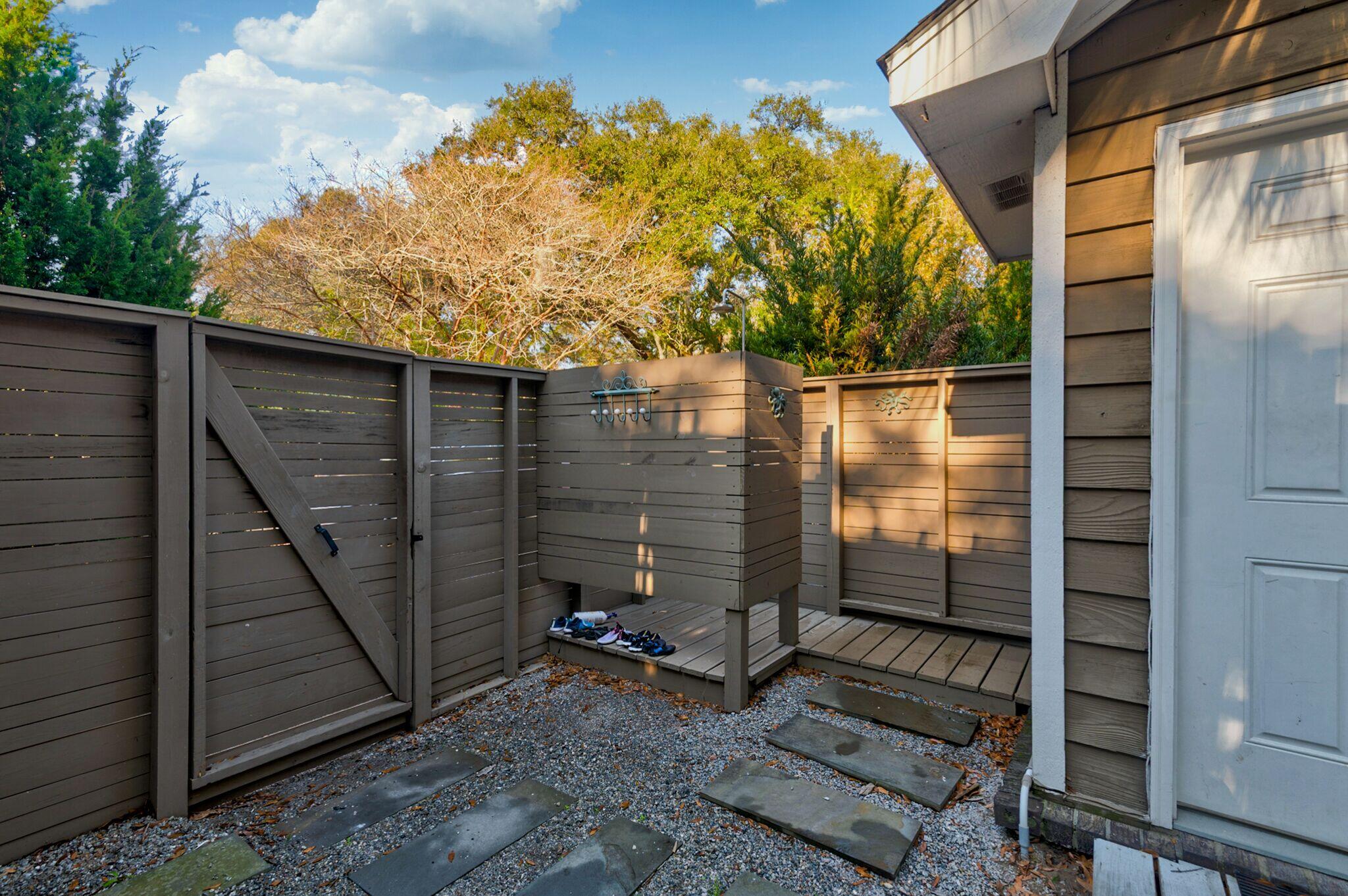 731 Fort Johnson Road Charleston, SC 29412 - Photo 34 of 39 731 Fort Johnson - 37 - CMG
