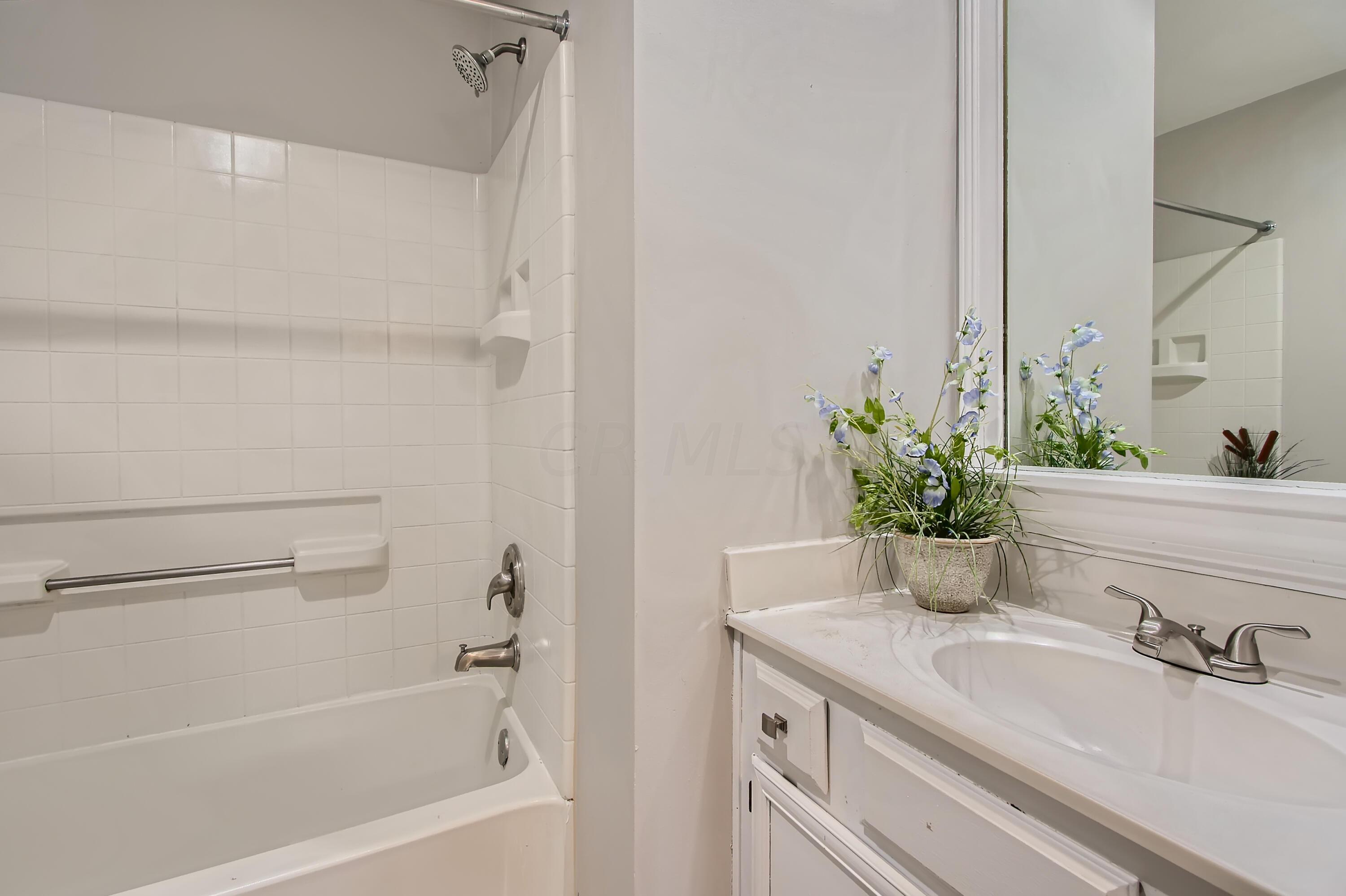 3408 Fishinger Mill Drive Hilliard, OH 43026 - Photo 18 of 30 20 Primary Bathroom