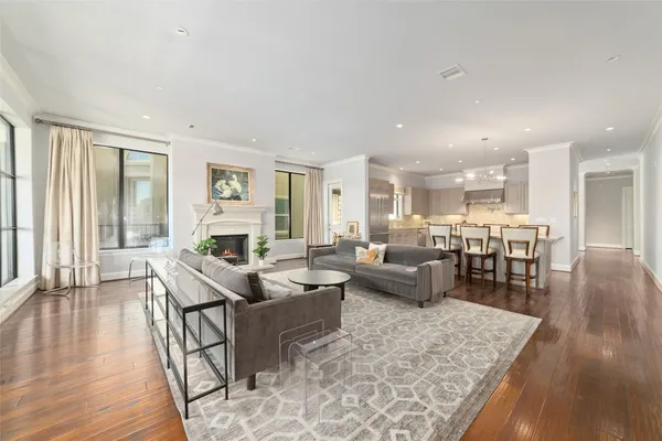 $1,150,000 | 2221 Welch Street, Unit 201, Houston, TX 77019