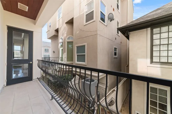 $1,150,000 | 2221 Welch Street, Unit 201, Houston, TX 77019