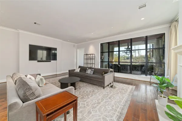 $1,150,000 | 2221 Welch Street, Unit 201, Houston, TX 77019