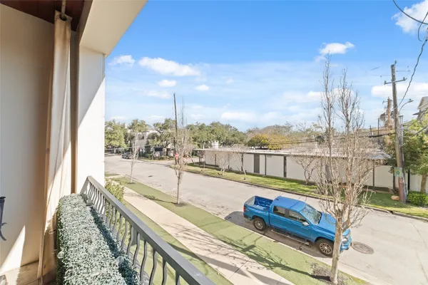 $1,150,000 | 2221 Welch Street, Unit 201, Houston, TX 77019