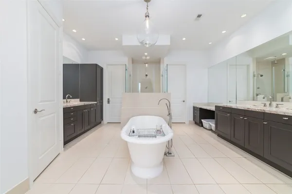 $1,150,000 | 2221 Welch Street, Unit 201, Houston, TX 77019