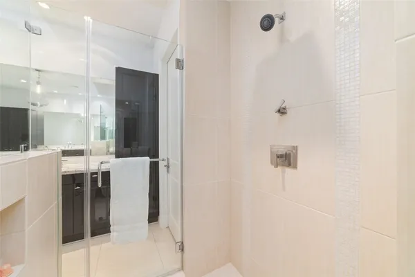 $1,150,000 | 2221 Welch Street, Unit 201, Houston, TX 77019