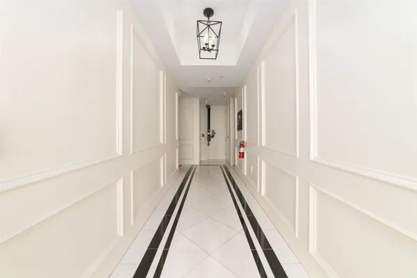 $1,150,000 | 2221 Welch Street, Unit 201, Houston, TX 77019