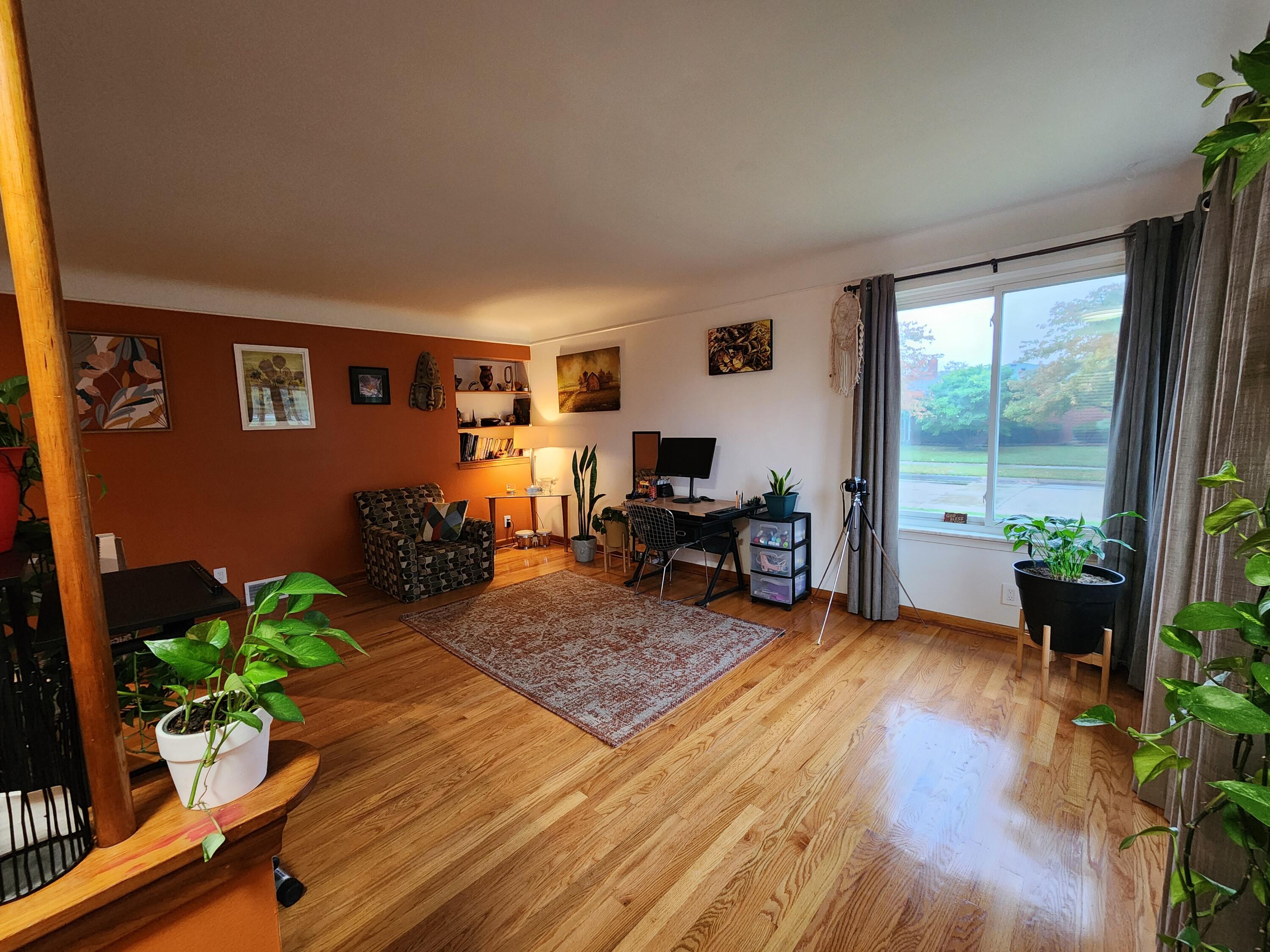 24235 Ridgecroft Avenue Eastpointe, MI 48021 - Photo 4 of 24 20240928_172230
