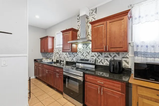 $1,600,000 | 35 Algonquin Street, Boston, MA 02124