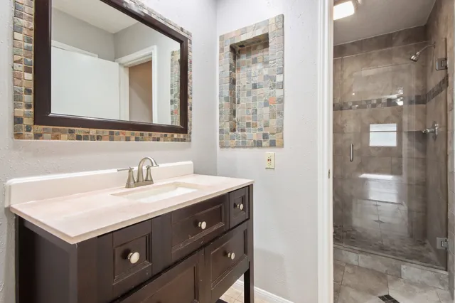 $2,300 | 17610 Possums Run Drive, Humble, TX 77396