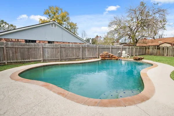 $2,000 | 17610 Possums Run Drive, Humble, TX 77396