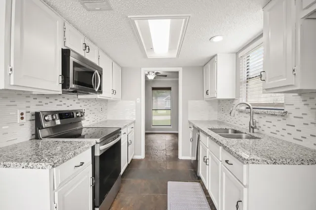 $2,300 | 17610 Possums Run Drive, Humble, TX 77396