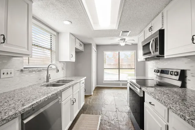 $2,300 | 17610 Possums Run Drive, Humble, TX 77396