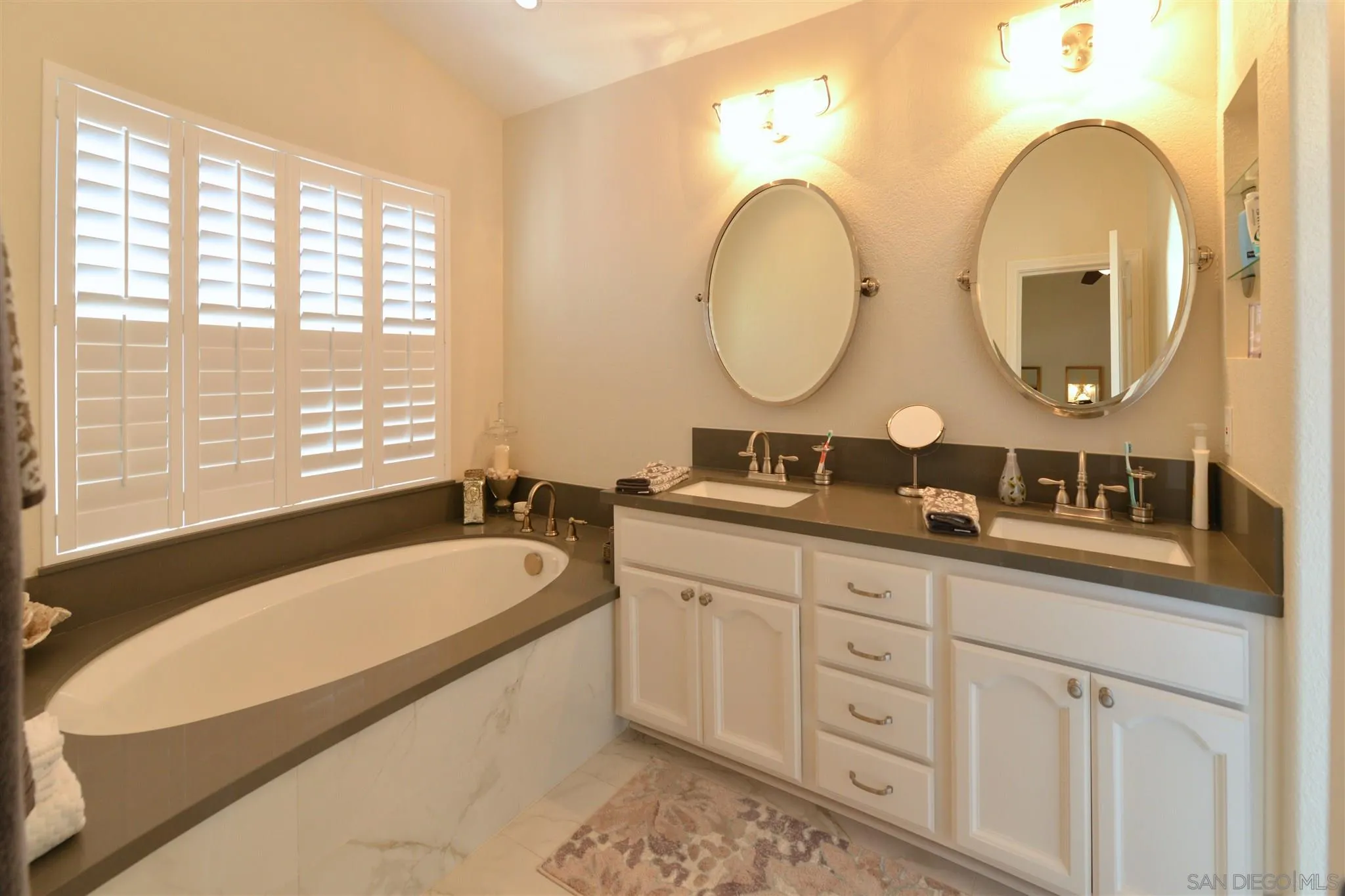 554 E Coronado, CA 92118 - Photo 5 of 13 a bathroom with 2 sink tub and a mirror