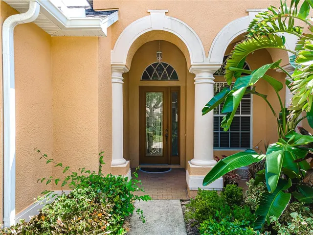 a view of a entrance door of the house