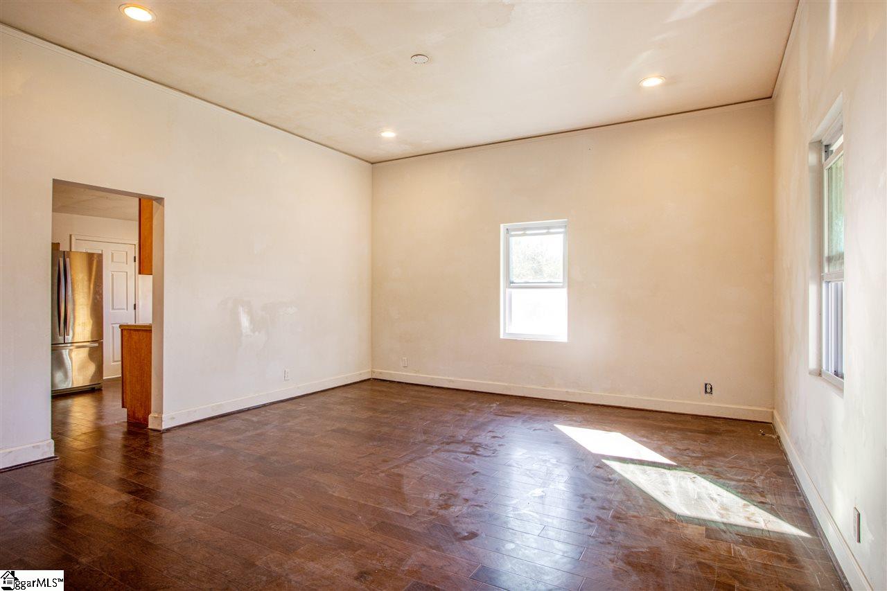2 10th Street Greer, SC 29651 - Photo 5 of 15 Gallery Image 5
