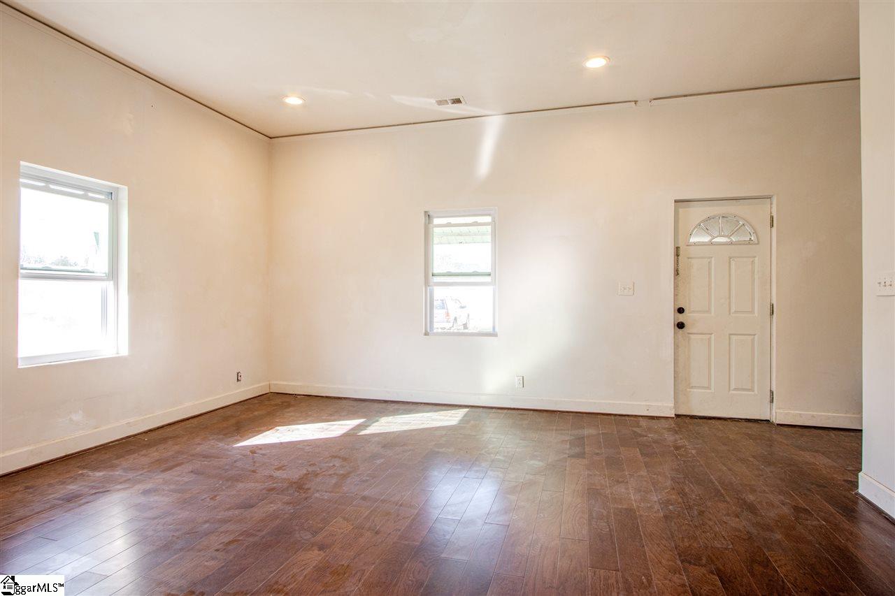 2 10th Street Greer, SC 29651 - Photo 6 of 15 Gallery Image 6