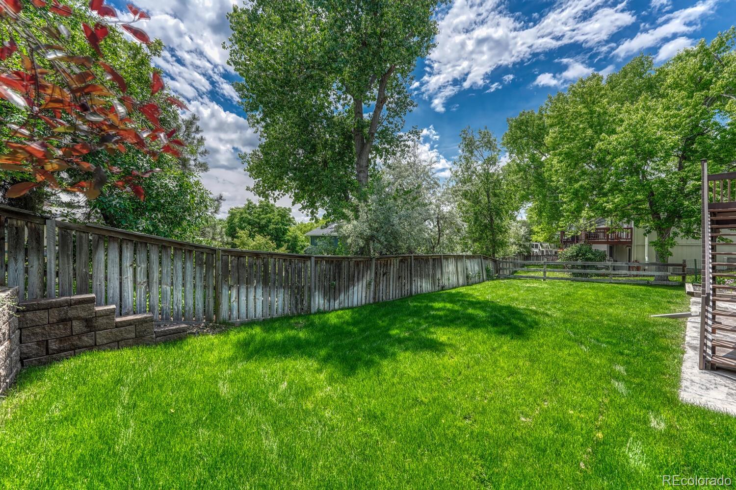 302 Northridge Road Highlands Ranch, CO 80126 - Photo 27 of 36 a backyard of a house with lots of green space