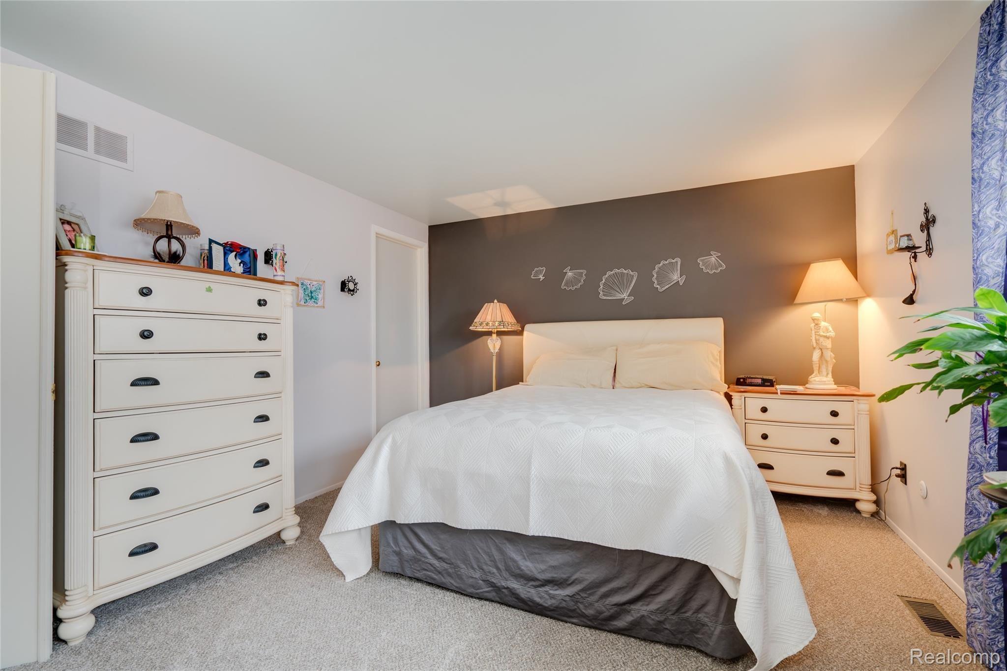 2380 Chalk Farm Road North Warren, MI 48091 - Photo 15 of 26 ChalkFarm-15.jpg