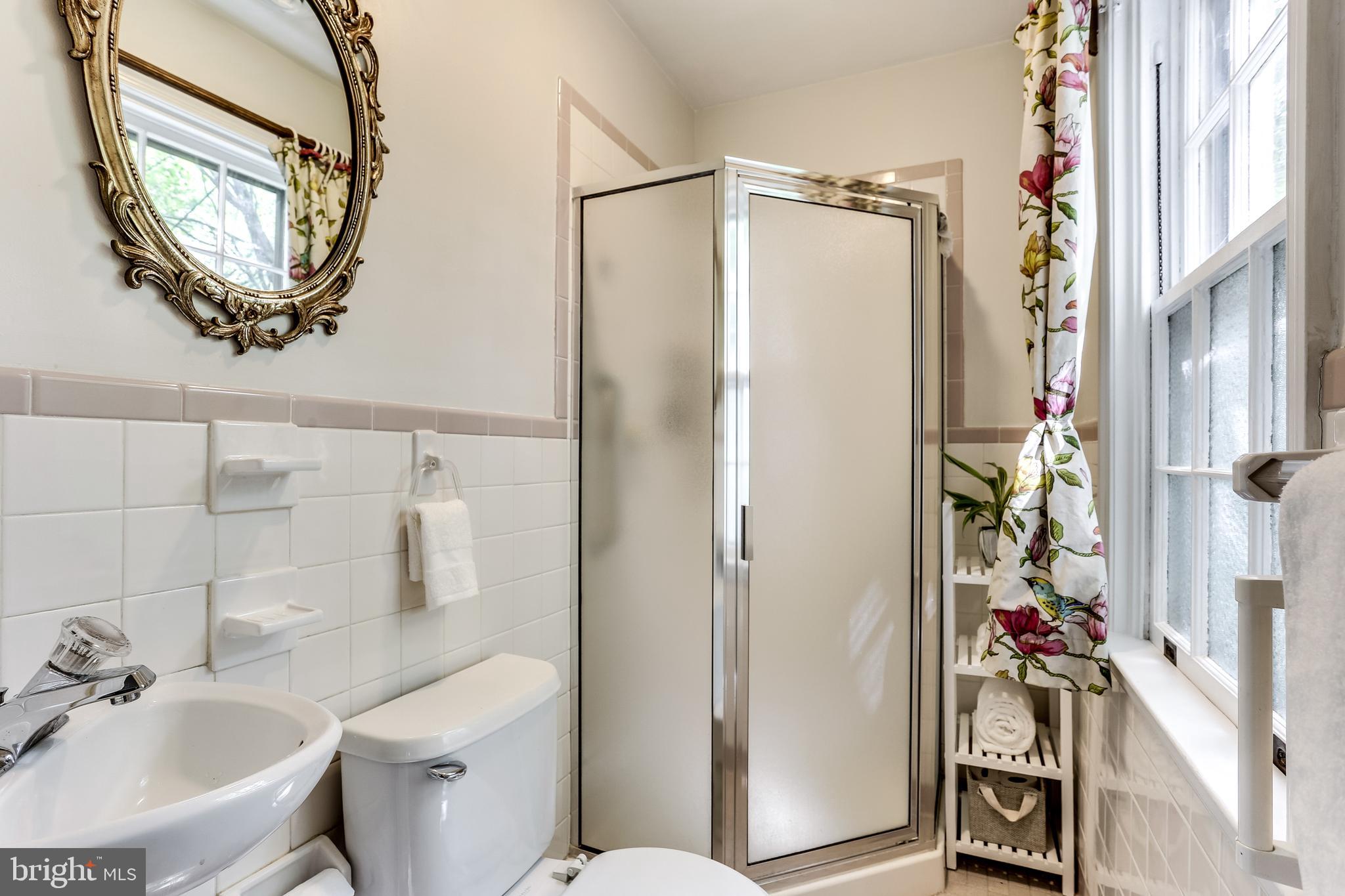 508 Stamford Road Baltimore, MD 21229 - Photo 22 of 41 Main Level Full Bath