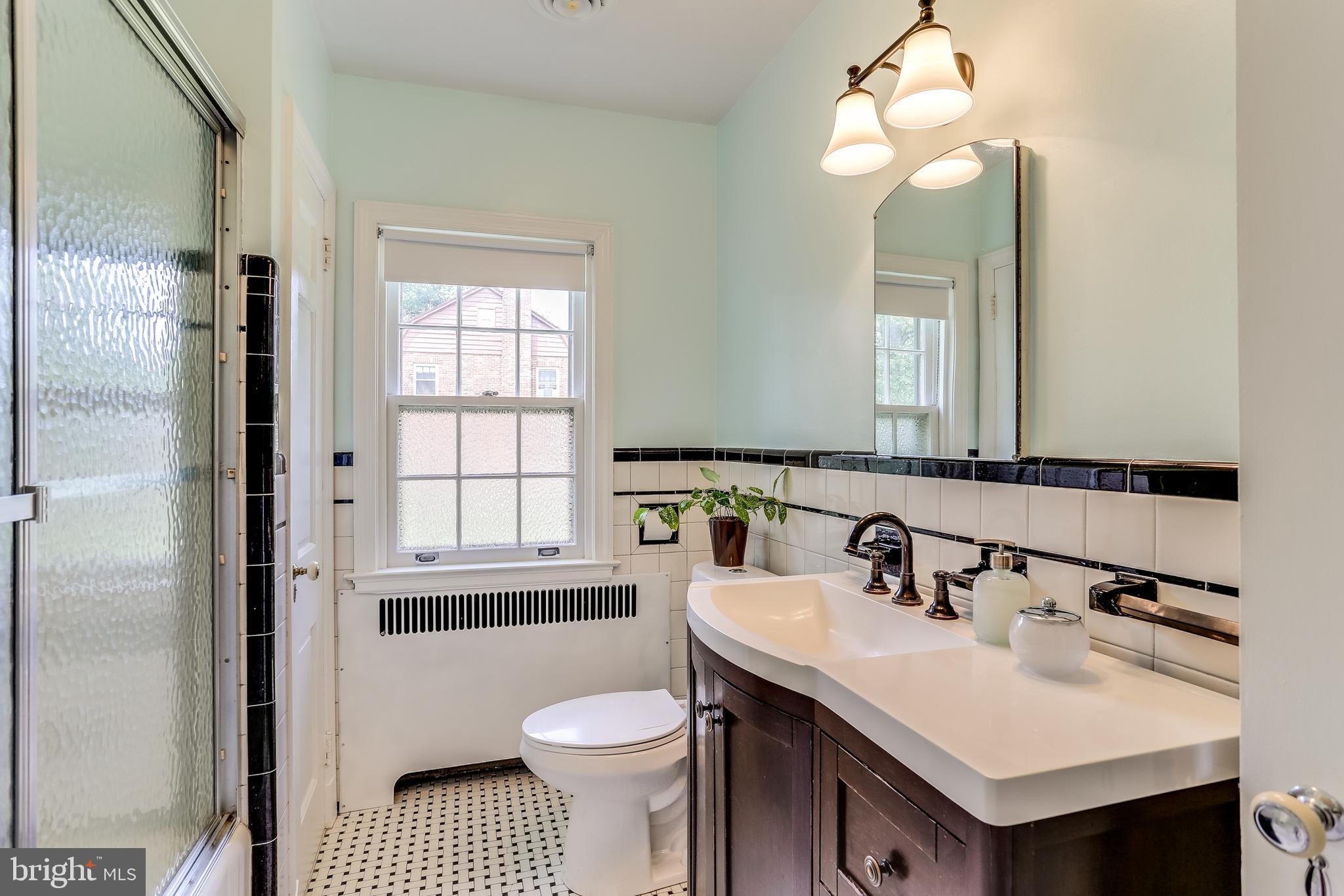 508 Stamford Road Baltimore, MD 21229 - Photo 27 of 41 Primary Bath