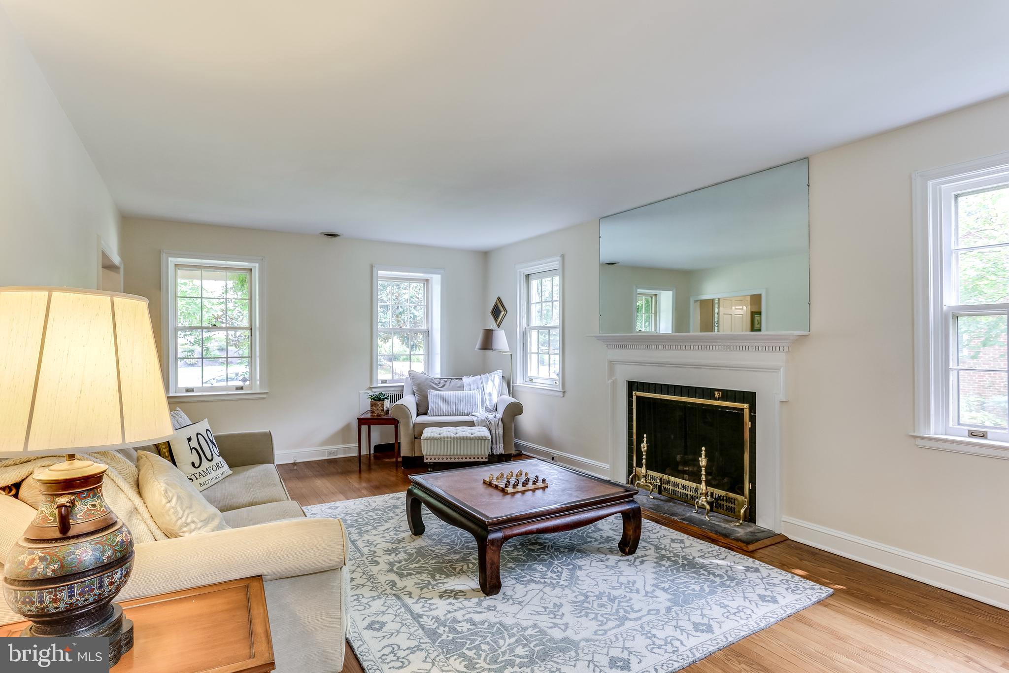 508 Stamford Road Baltimore, MD 21229 - Photo 5 of 41 Living Room