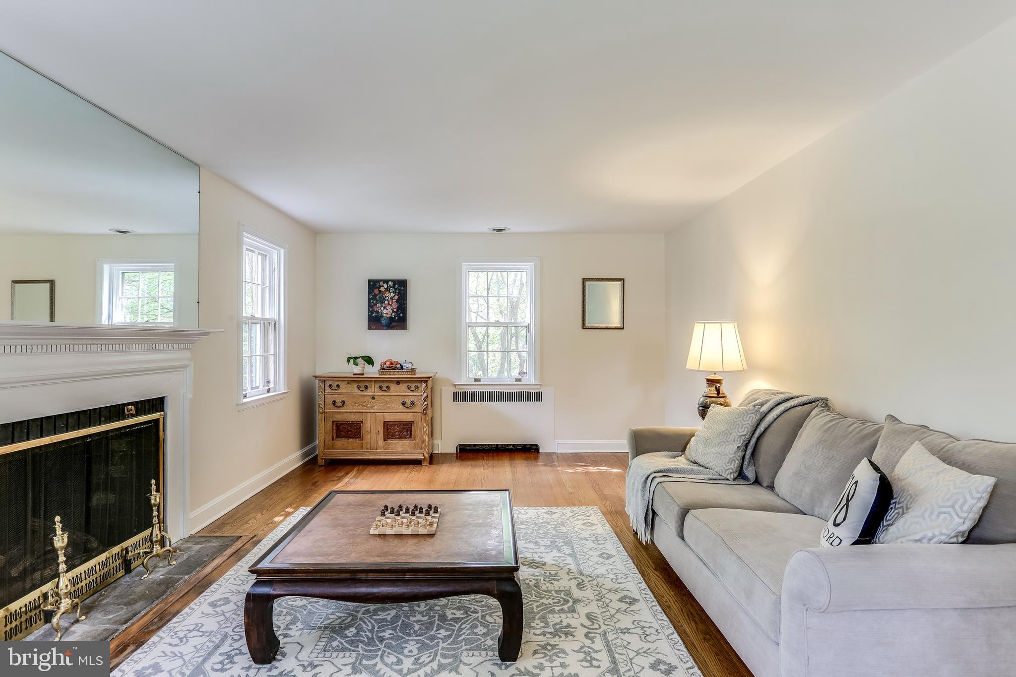 508 Stamford Road Baltimore, MD 21229 - Photo 6 of 41 Living Room