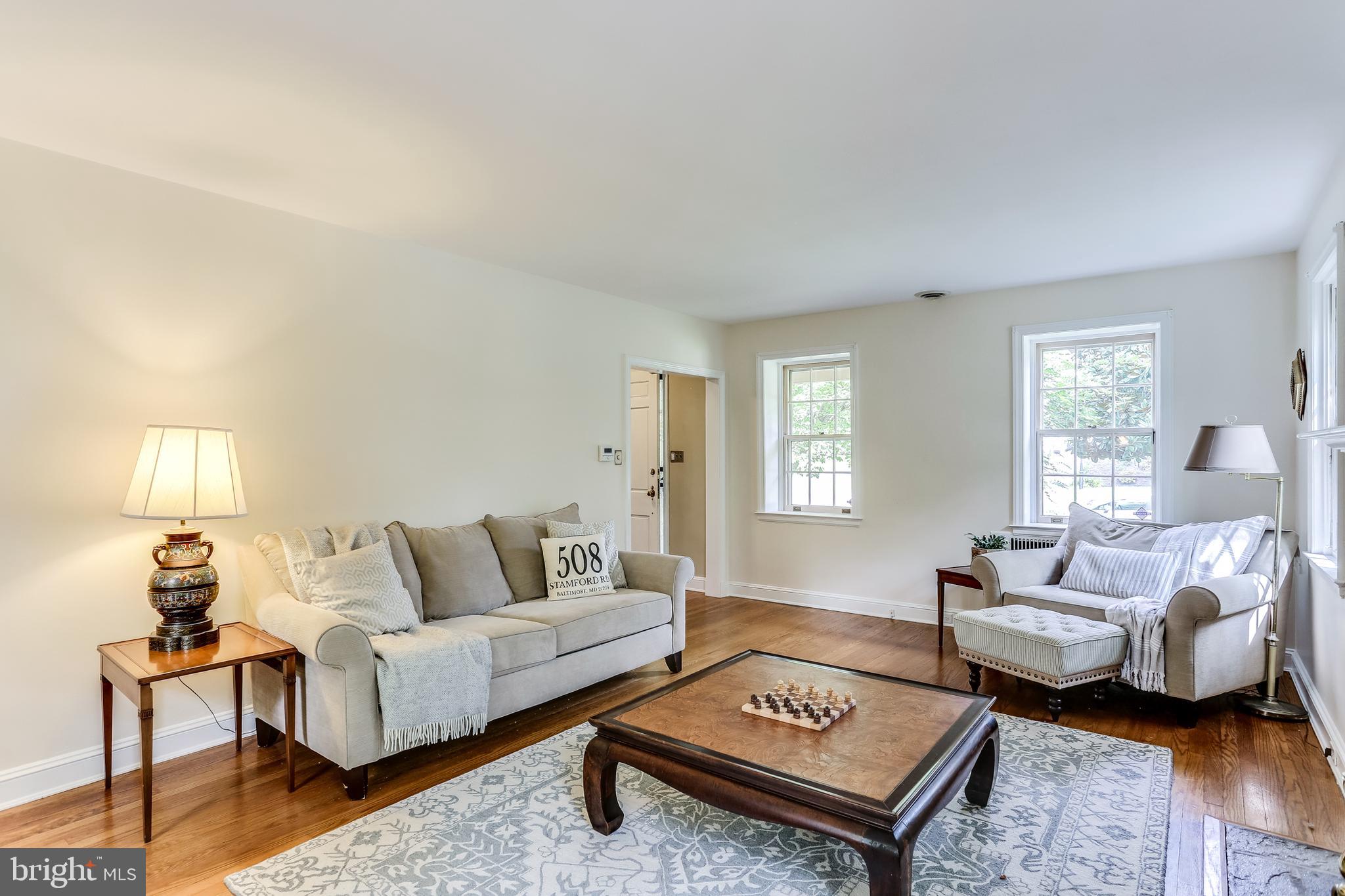 508 Stamford Road Baltimore, MD 21229 - Photo 7 of 41 Living Room