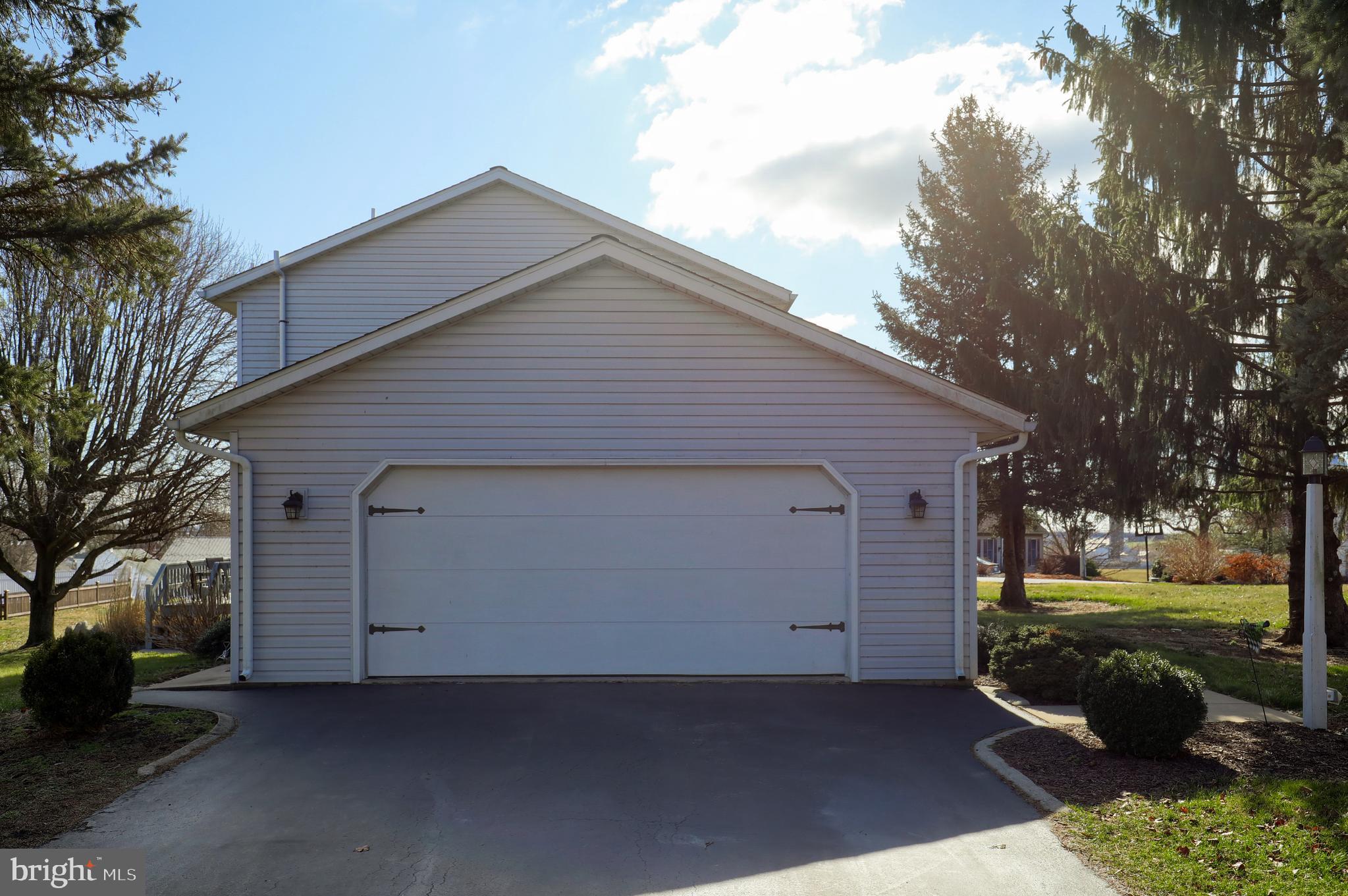 117 Wheatland Drive Lititz, PA 17543 - Photo 2 of 22