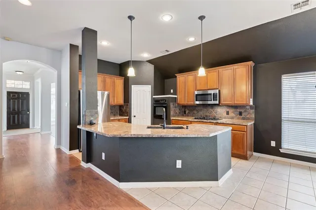 $2,400 | 5541 Dunn Hill Drive, Fort Worth, TX 76137