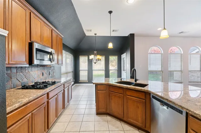 $2,400 | 5541 Dunn Hill Drive, Fort Worth, TX 76137