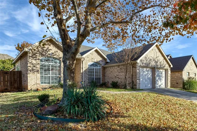 $2,400 | 5541 Dunn Hill Drive, Fort Worth, TX 76137