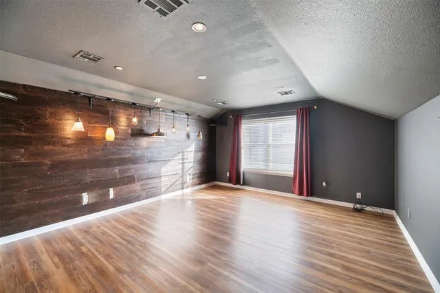 $2,400 | 5541 Dunn Hill Drive, Fort Worth, TX 76137