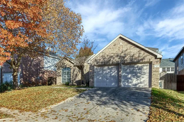 $2,400 | 5541 Dunn Hill Drive, Fort Worth, TX 76137