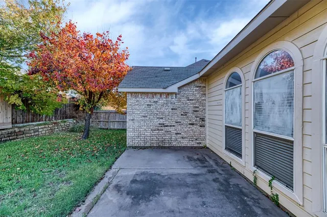 $2,400 | 5541 Dunn Hill Drive, Fort Worth, TX 76137