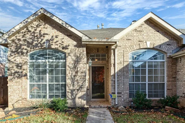 $2,400 | 5541 Dunn Hill Drive, Fort Worth, TX 76137