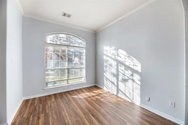 $2,400 | 5541 Dunn Hill Drive, Fort Worth, TX 76137