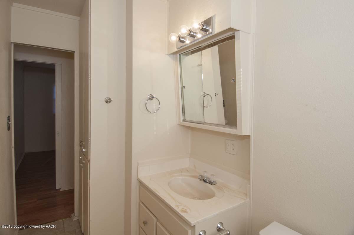 5008 Bowie Street Amarillo, TX 79110 - Photo 14 of 27 BATHROOM VIEW 2