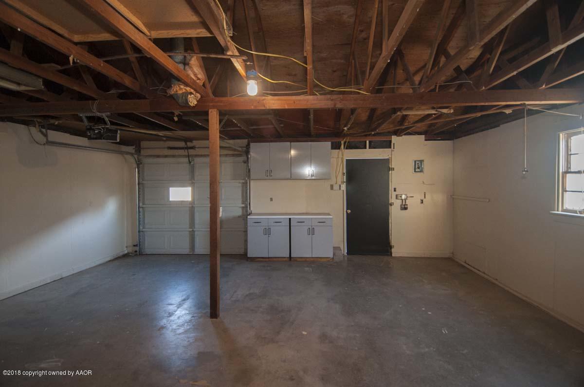 5008 Bowie Street Amarillo, TX 79110 - Photo 24 of 27 GARAGE VIEW 3