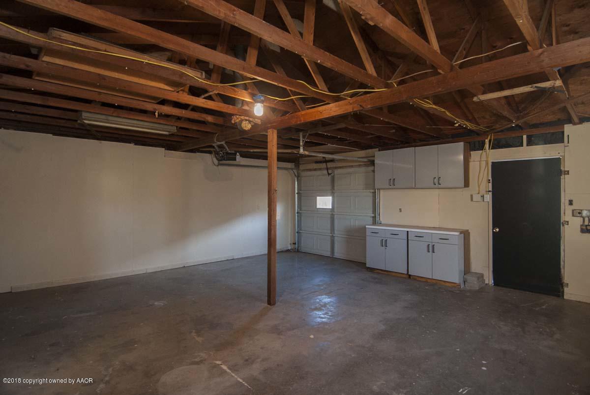 5008 Bowie Street Amarillo, TX 79110 - Photo 25 of 27 GARAGE VIEW 4