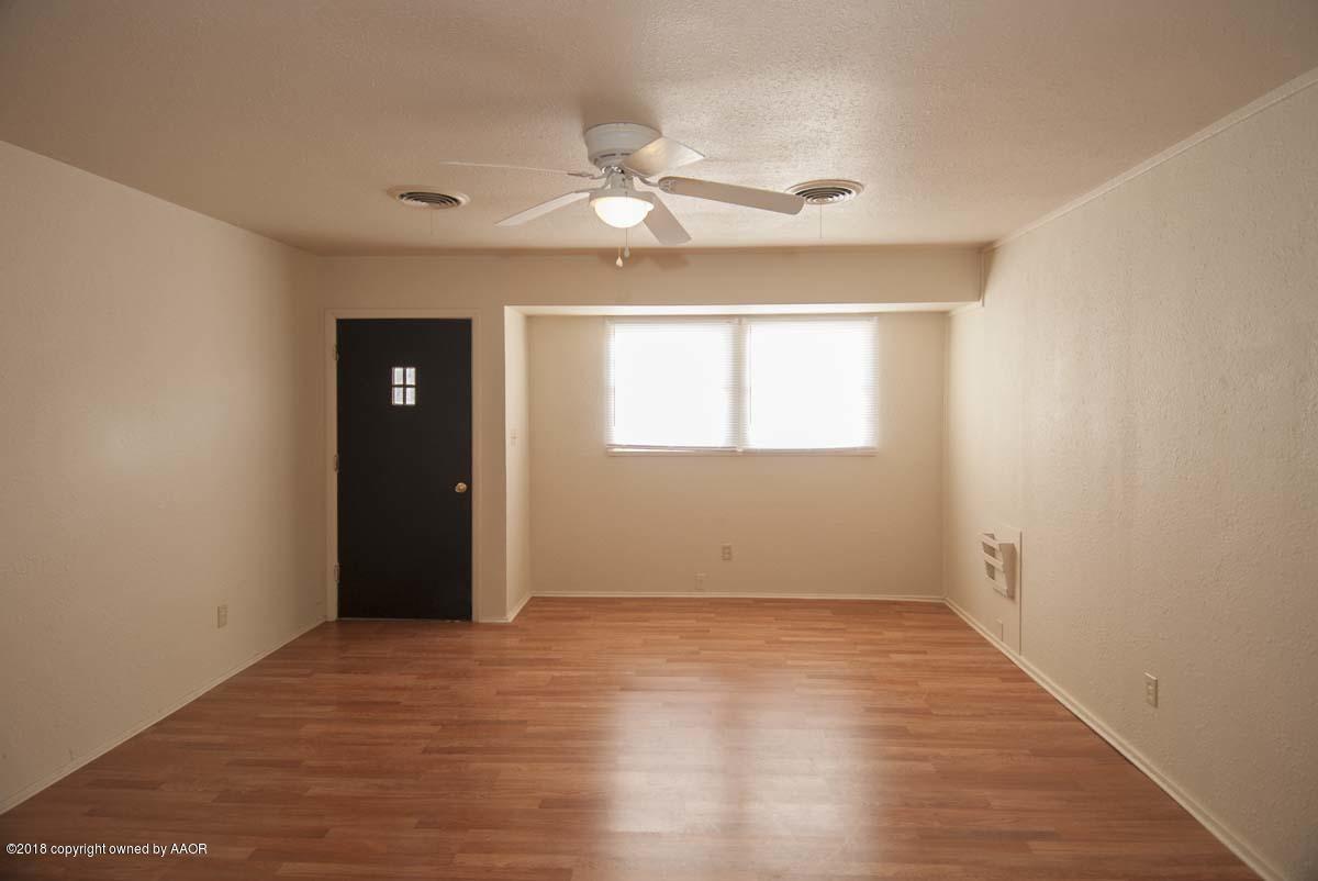 5008 Bowie Street Amarillo, TX 79110 - Photo 4 of 27 LIVING VIEW 2