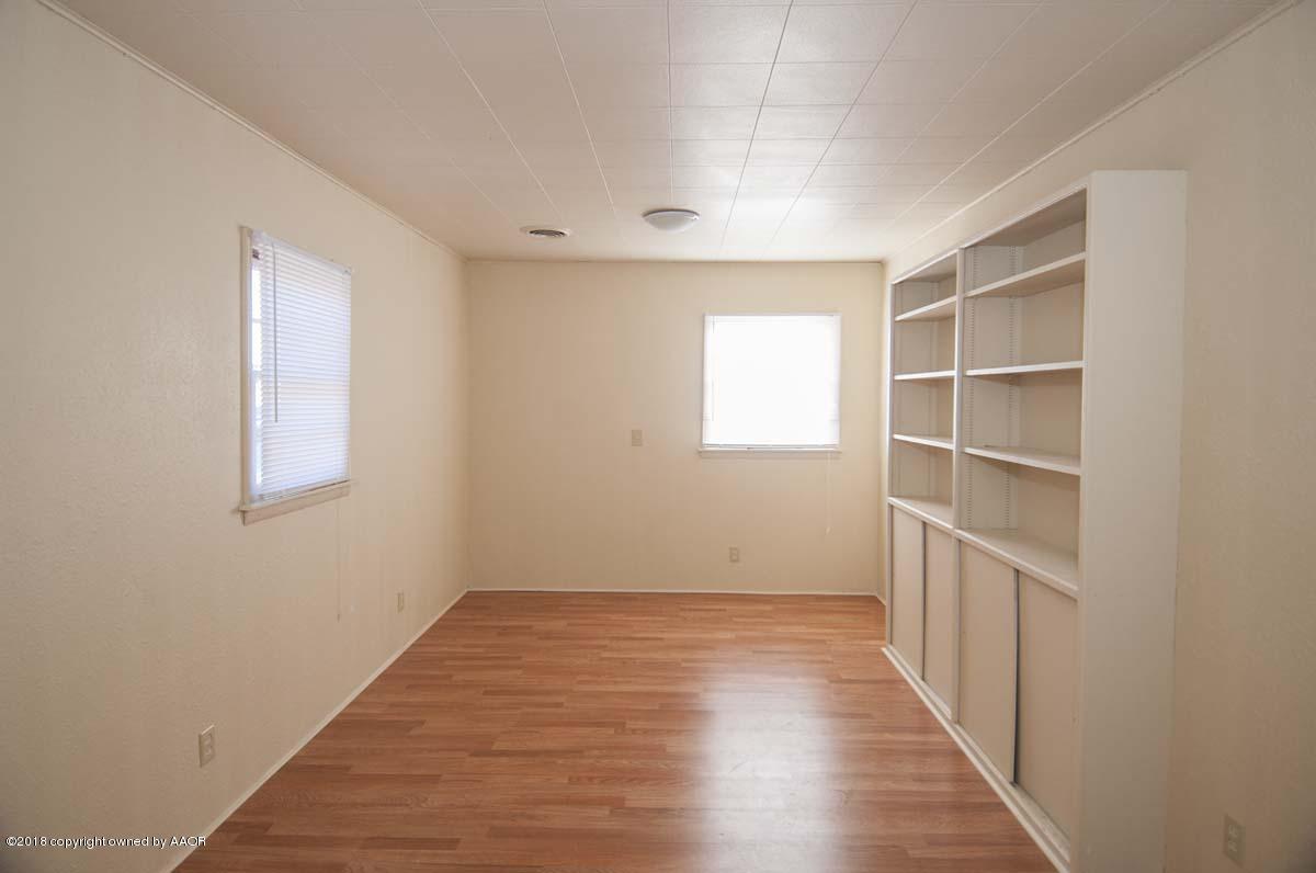 5008 Bowie Street Amarillo, TX 79110 - Photo 8 of 27 DEN VIEW 1