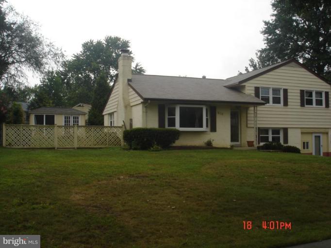 6714 Anders Terrace Springfield, VA 22151 - Photo 3 of 3 a front view of a house with a garden
