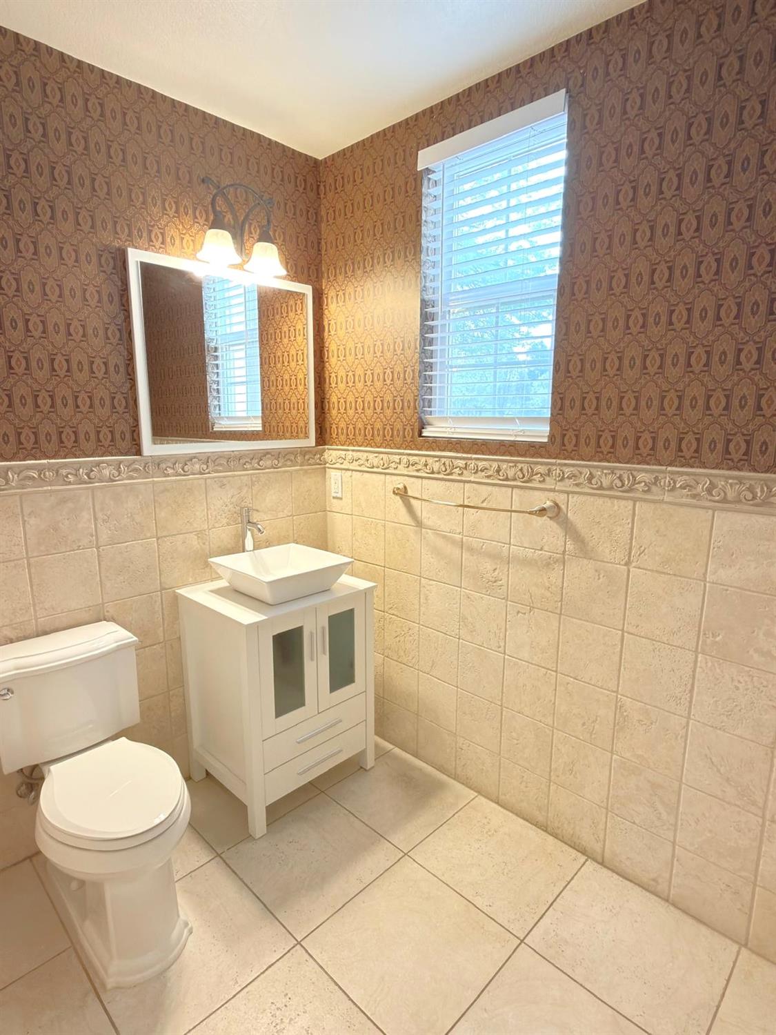 1463 Estrella Way Turlock, CA 95382 - Photo 12 of 30