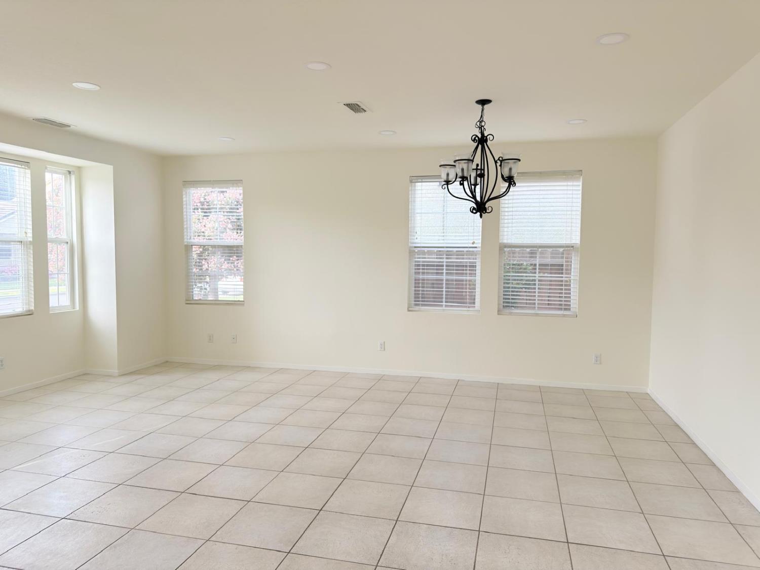 1463 Estrella Way Turlock, CA 95382 - Photo 6 of 30