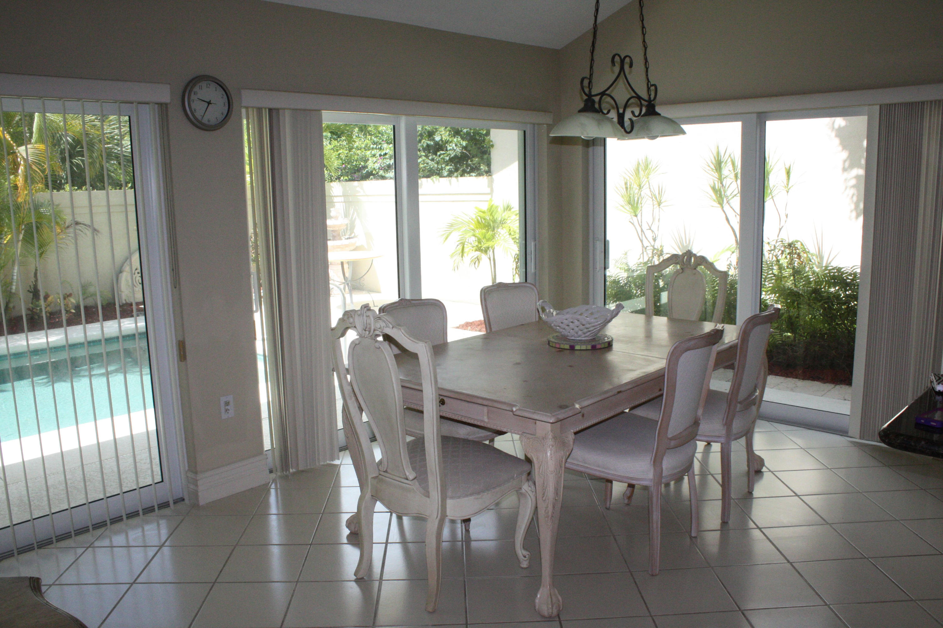 118 Knoll Way Jupiter, FL 33477 - Photo 12 of 32 Dining area