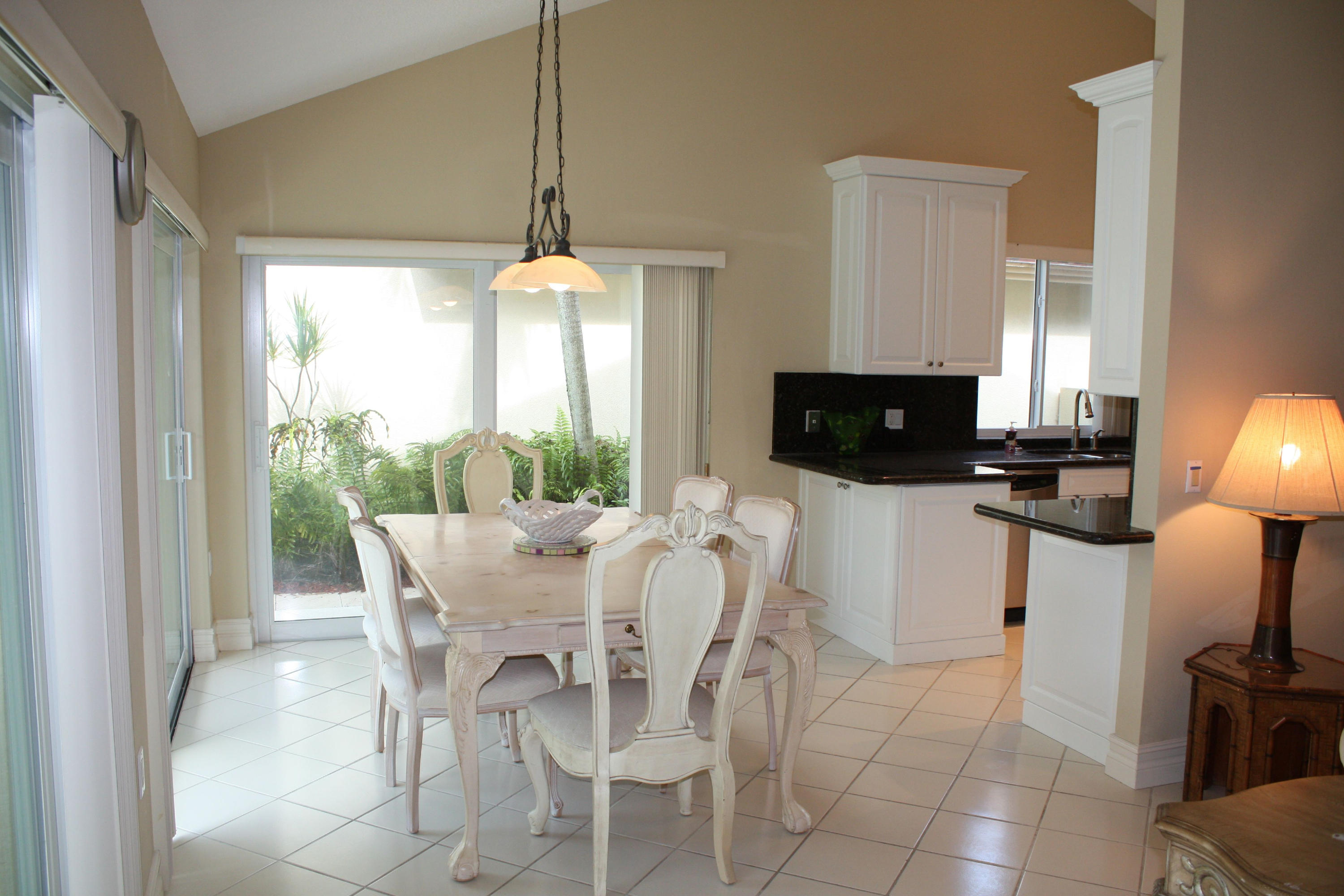 118 Knoll Way Jupiter, FL 33477 - Photo 13 of 32 Dining area